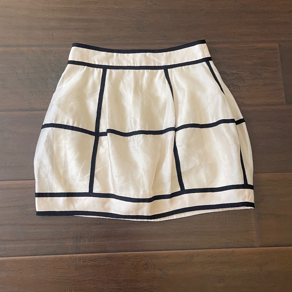 Ochirly Women's Ivory & Black Lined Mini Skirt Size Small NWOT!